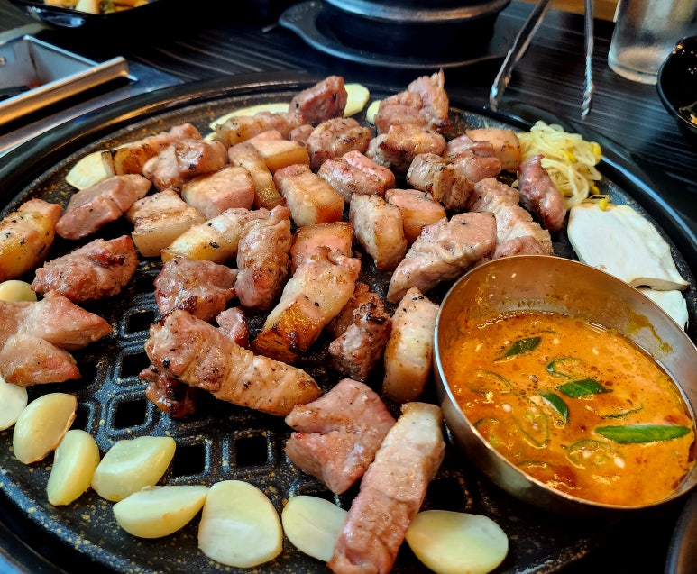 꽃돼지숯가마 이미지