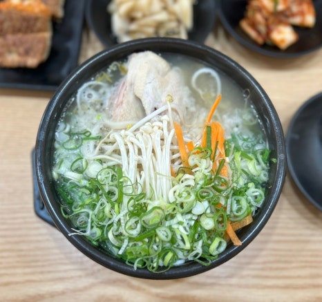 수정닭반마리칼국수 이미지