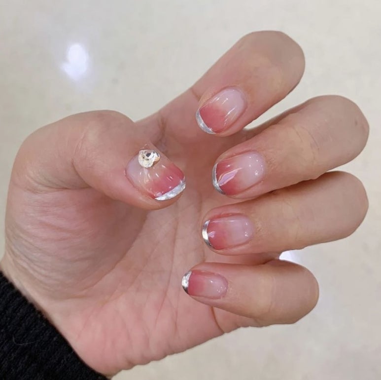 네일에꽃이피다 이미지