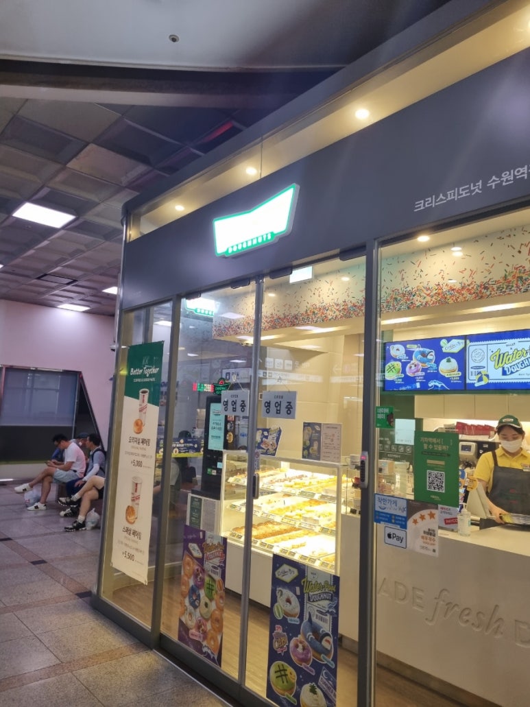 크리스피크림도넛 수원역점 이미지