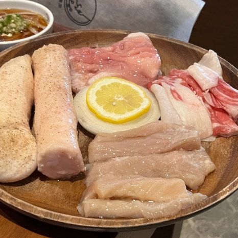 골목꽃돼지 이미지