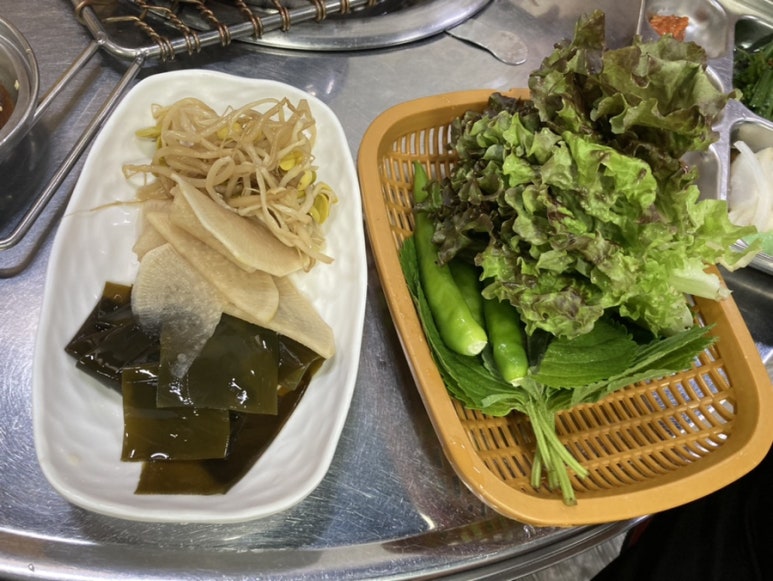 진목살참숯돼지 이미지