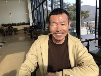 거꾸로 가는 가위 이미지