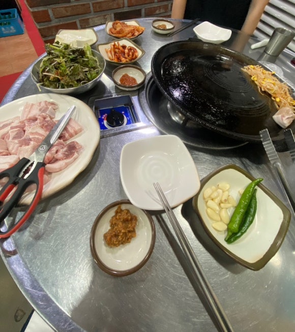 돼지가얼었네 이미지