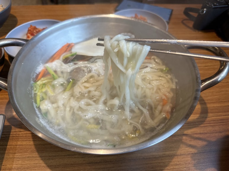 두리칼국수 이미지