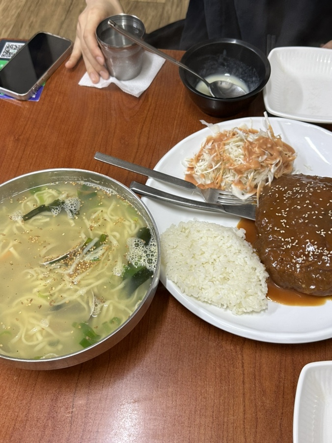 석이네닭칼국수 이미지