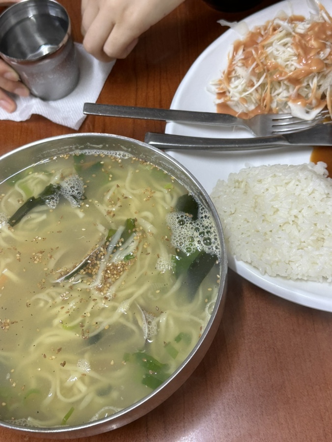 석이네닭칼국수 이미지