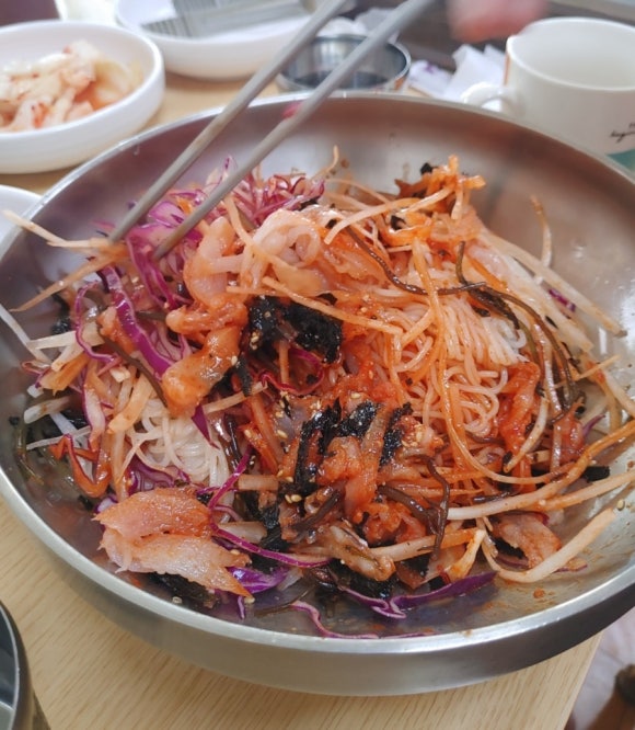 감칠맛회국수 이미지