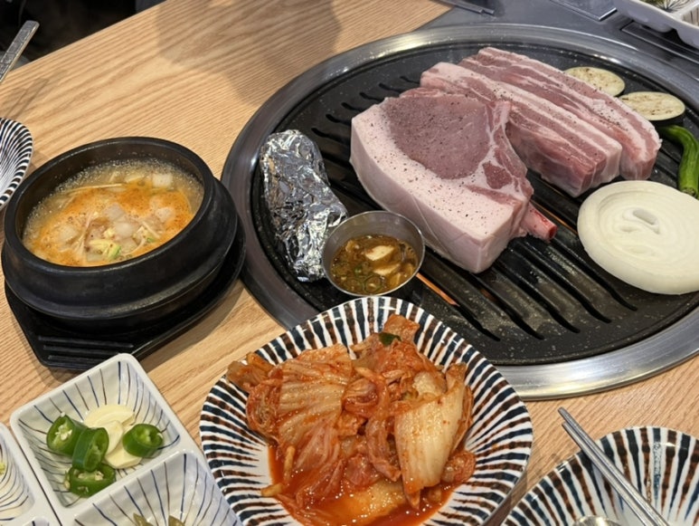 열두달제주흑돼지 이미지
