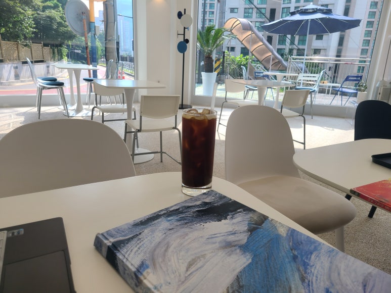 스터닝 커피 로스터스 이미지