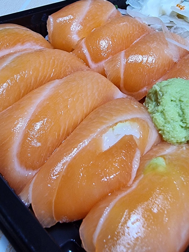 스시벅스연어가맛있는 이미지