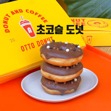 딸기도넛자두커피 이미지