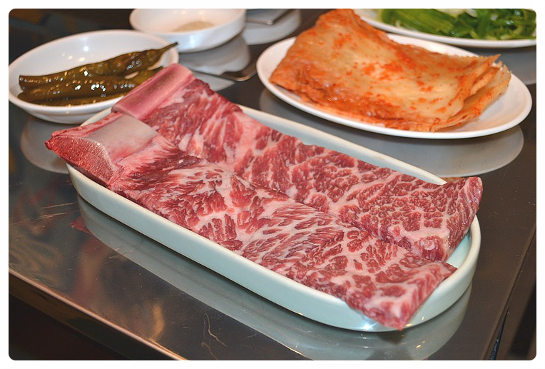 고기먹는국수 이미지