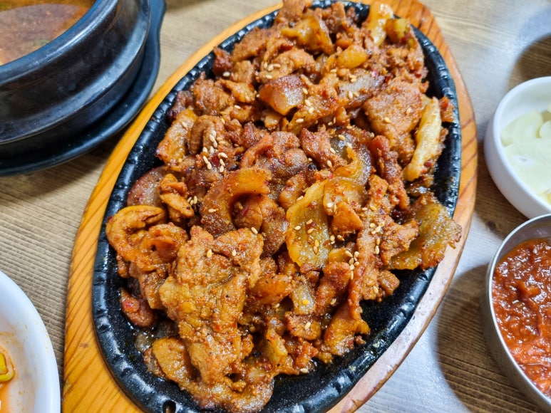 제육우렁쌈밥 이미지