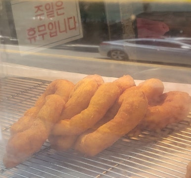 명품꽈배기앤핫도그 이미지