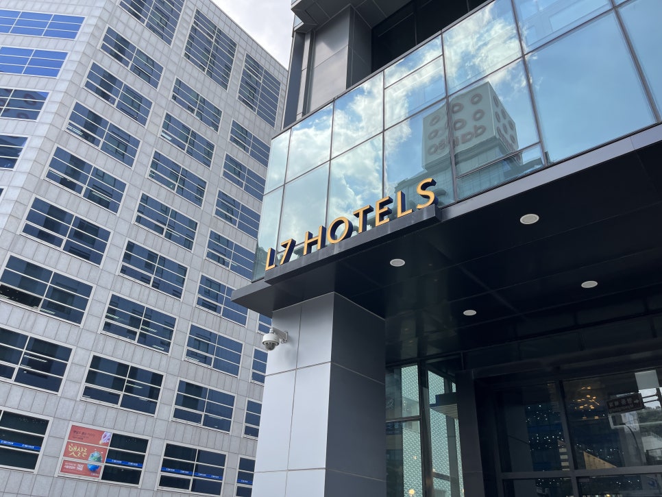 명동역 롯데호텔 L7앞 이미지