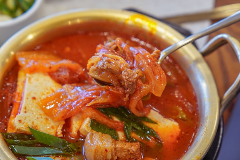 돼지듬뿍진짜김치찌개 이미지