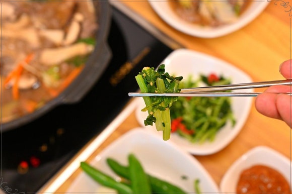 엄마의 김치찌개 밥상 이미지