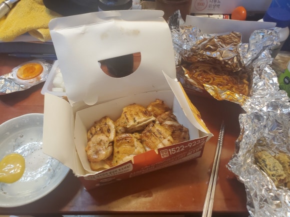 꾸브라꼬숯불두마리치킨 경남대점 이미지