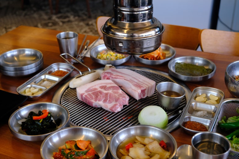 흑돼지꿀꿀이 이미지