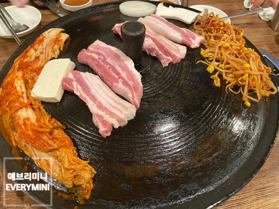 싹쓰리김치삼겹살 이미지