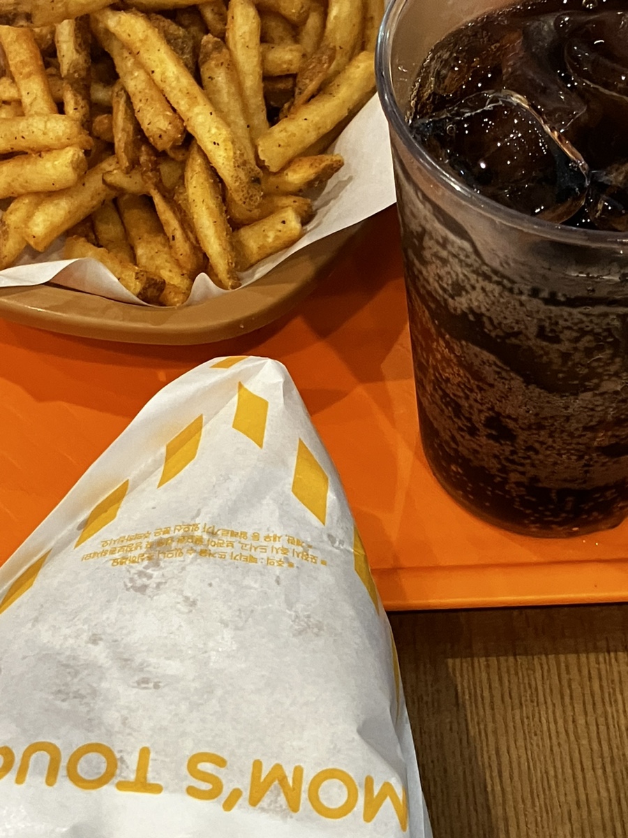맘스터치진주과기대점 이미지