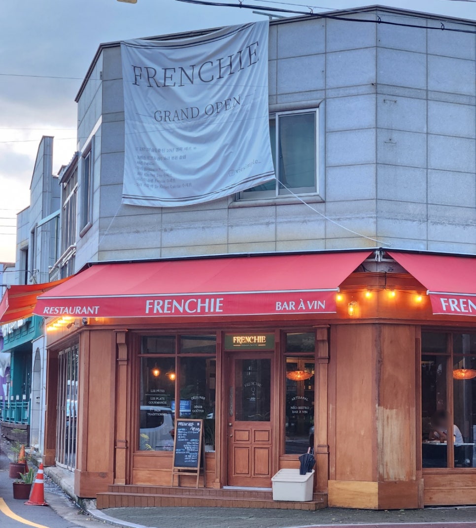 프랜치(Frenchie) 이미지