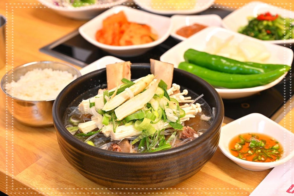 엄마의 김치찌개 밥상 이미지