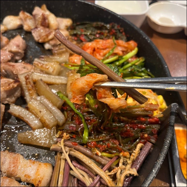 꽃돼지모임 이미지
