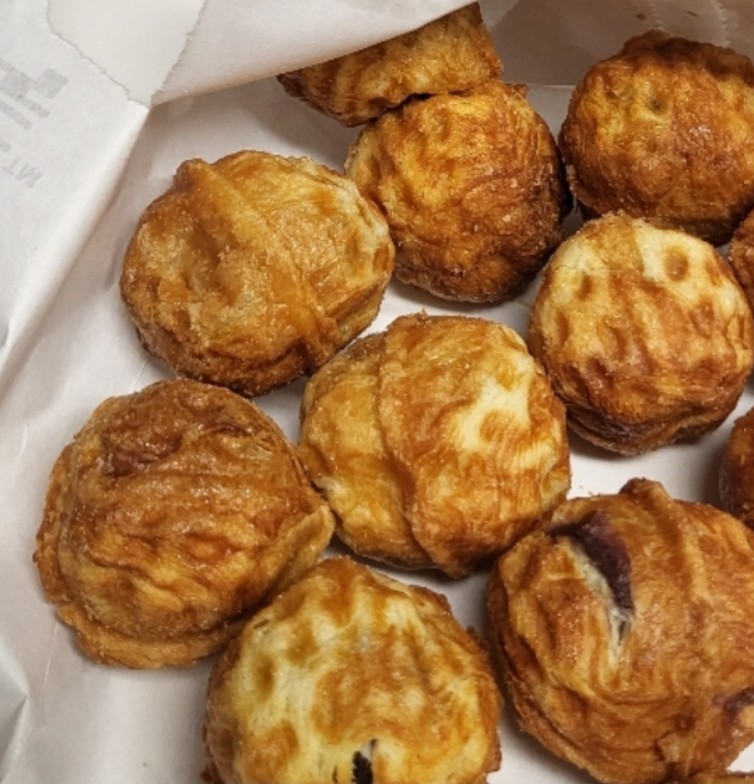 커피에 빠진 호두도둑 이미지