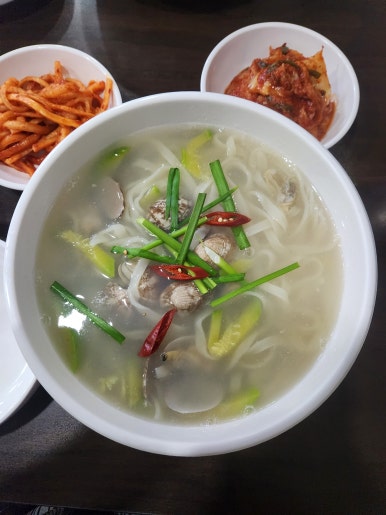 김가네 장군 왕족발 이미지