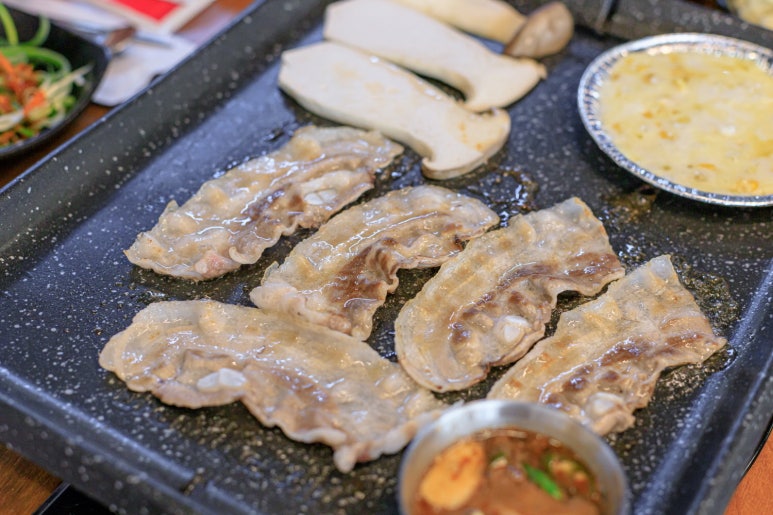 윤가네흑돼지대패삼겹살제주함덕흑돼지 이미지