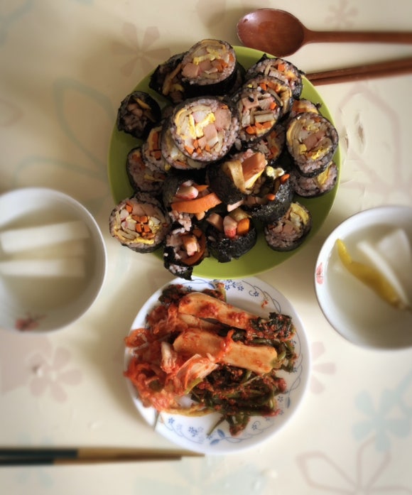 둘둘말은김밥 이미지