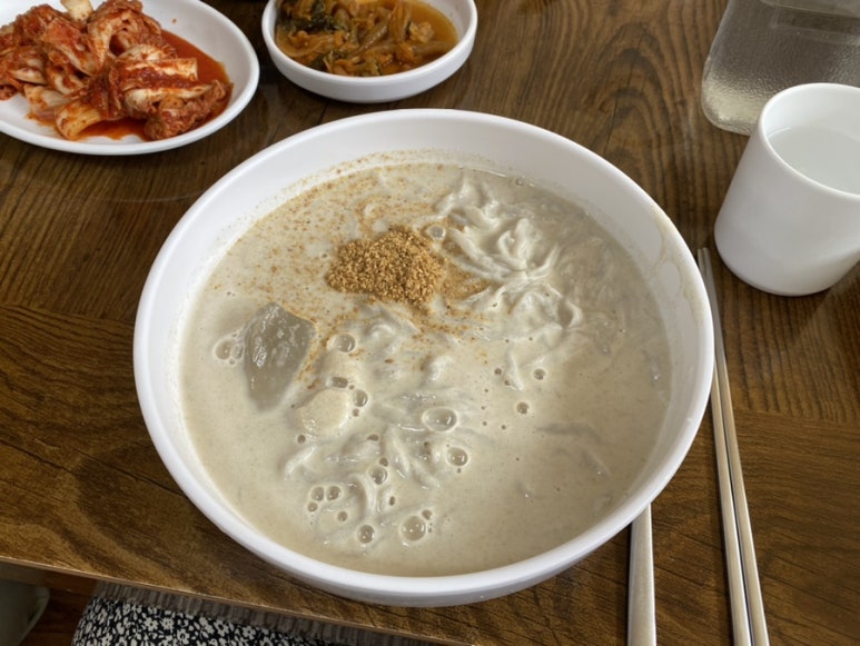 영양콩손칼국수 이미지
