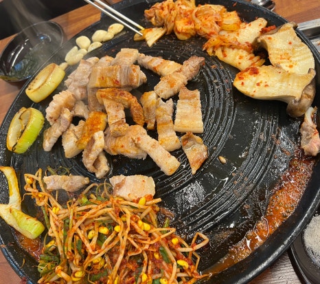 초롱꽃솥뚜껑삼겹살 이미지