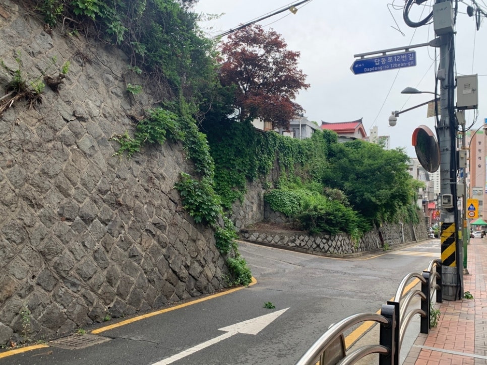 모퉁이집 이미지