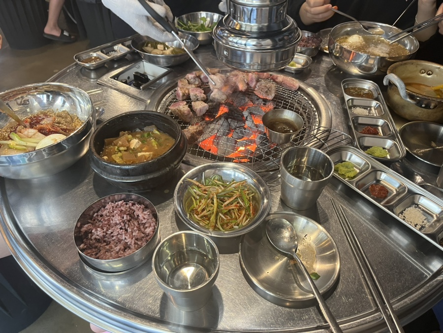 꾸움돼지 이미지