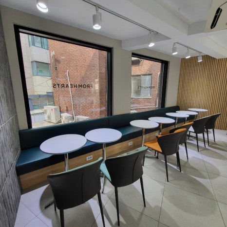프롬하츠커피 신촌점 이미지