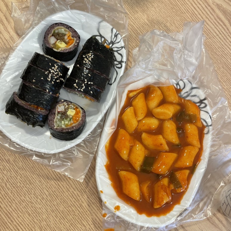 까망김밥 빨강떡볶이 이미지