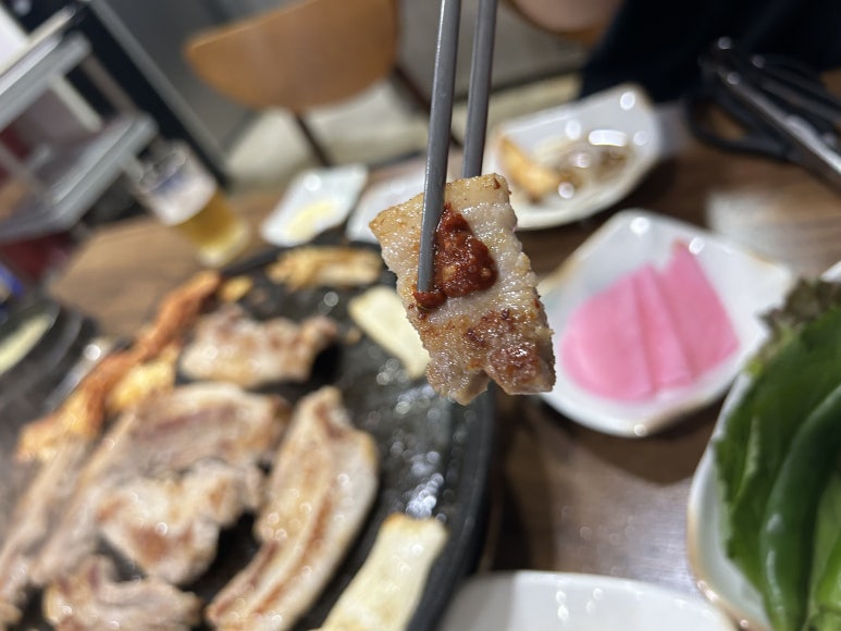 장터솥뚜껑삼겹살 권선시장점 사진 4