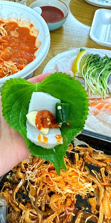 회뜨는돼지 이미지