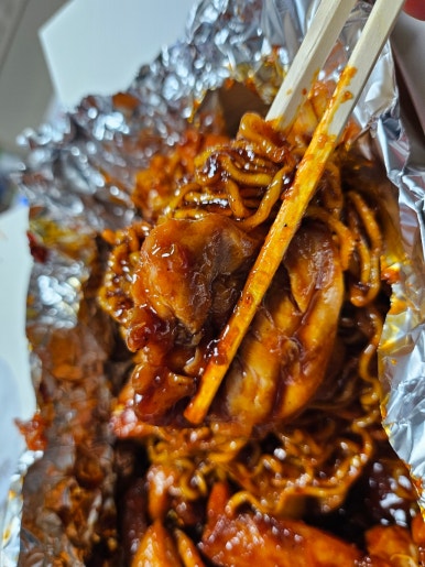 꾸브라꼬숯불두마리치킨진주 이미지
