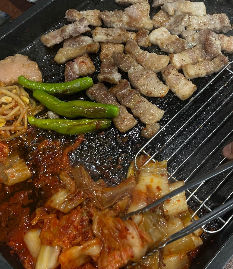 돼지가얼었네 이미지