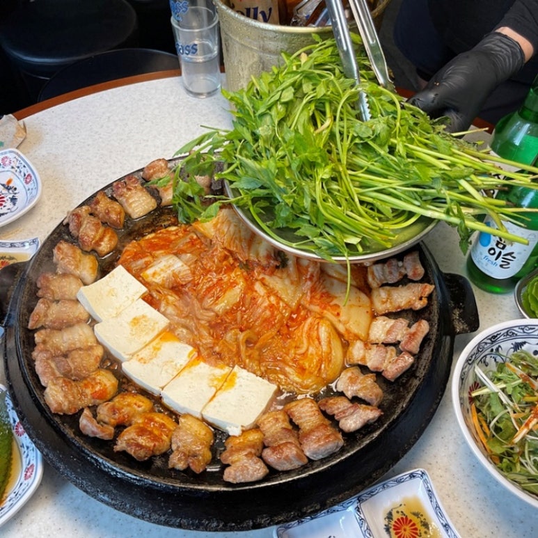 무쇠김치삼겹 대전봉명점 이미지