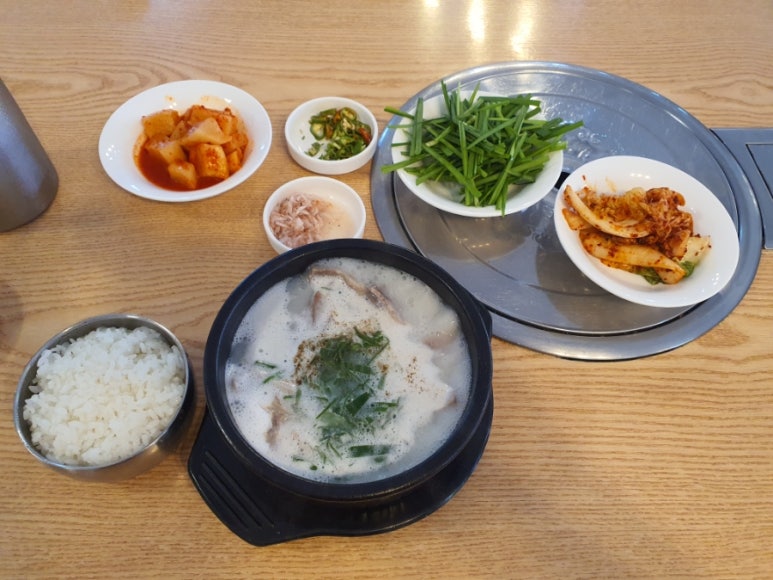 한방명가왕족발 이미지