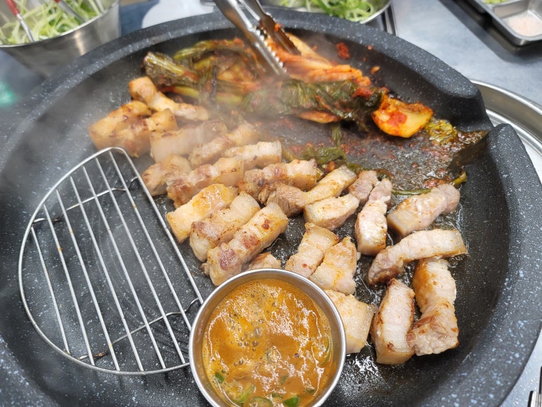 돈돼지유 생삼겹살 이미지