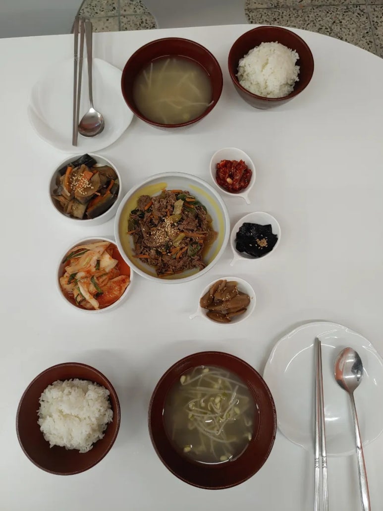 식탁의 온도 이미지