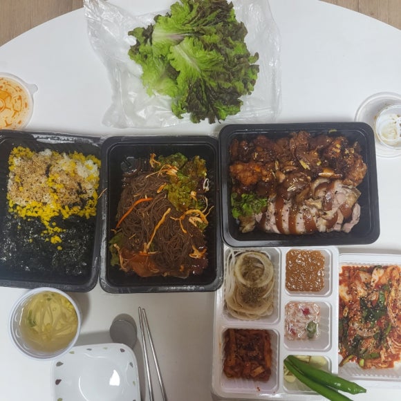 콧대높인미운족발 이미지