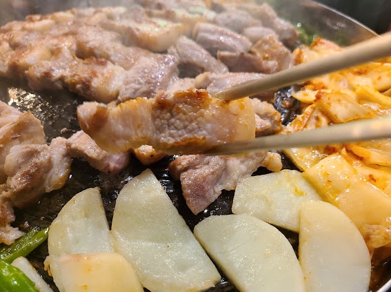 옛날솥뚜껑삼겹 이미지