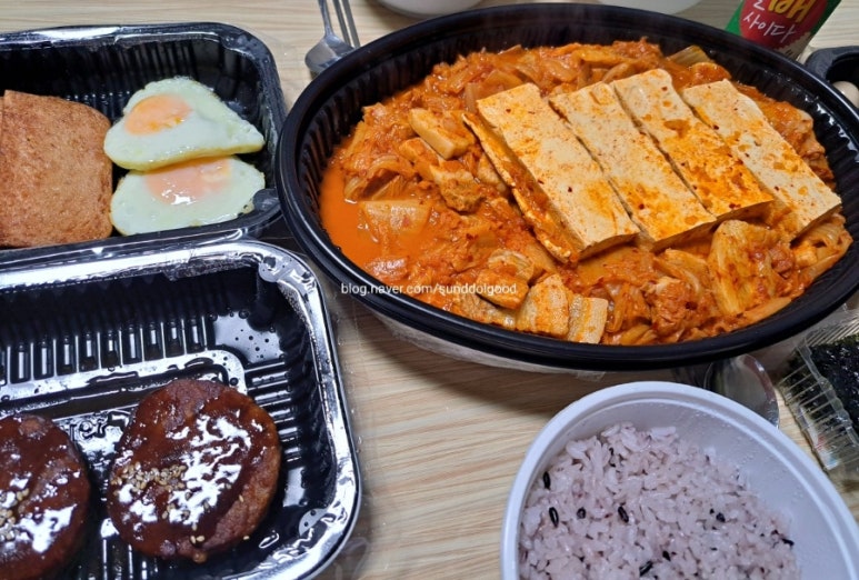 건뚱네김치속돼지 이미지